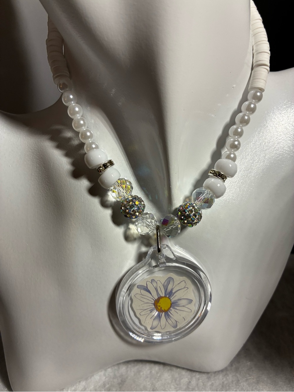 White Daisy Pendant Beaded Necklace - Women's Jewelry